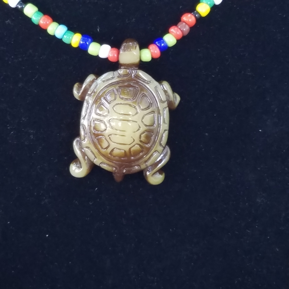 Multi Color Turtle Necklace - Picture 2 of 3